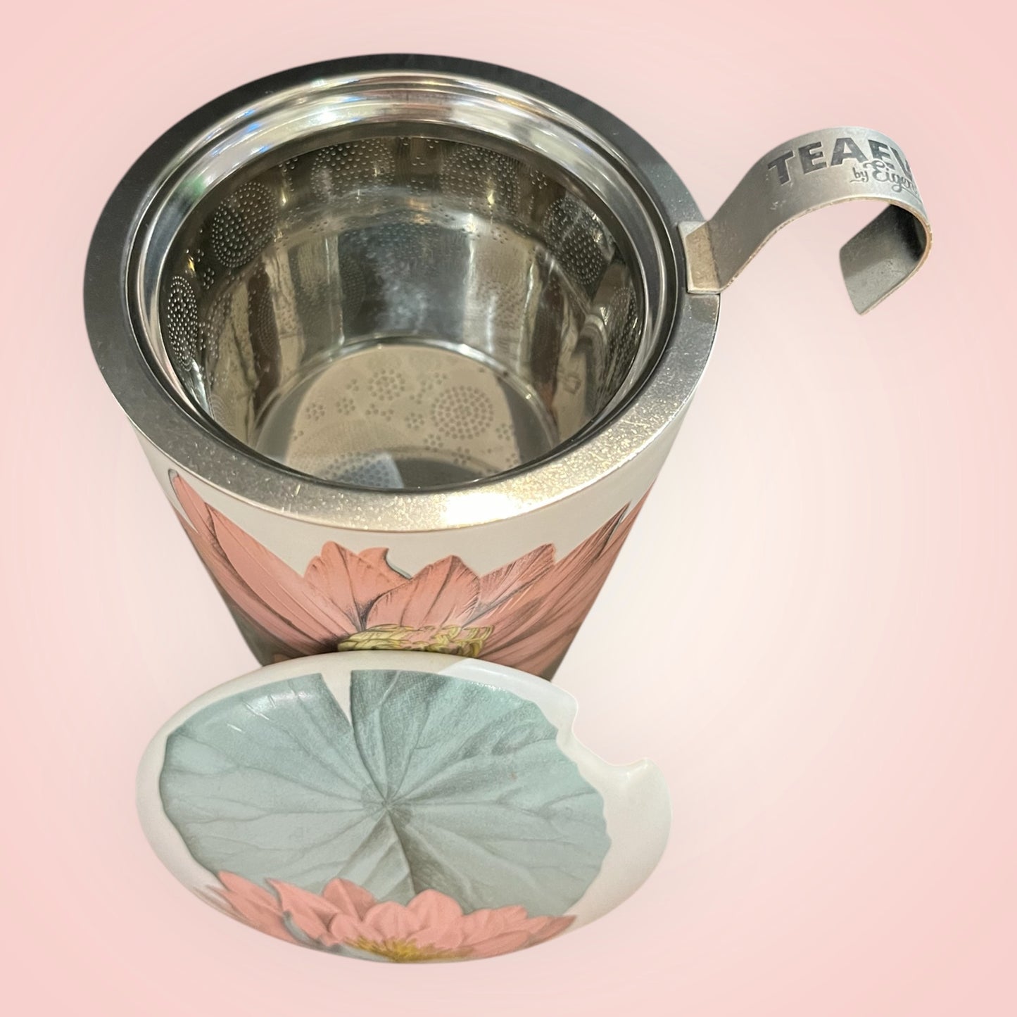 Theetas met filter , teaeve by eigenart